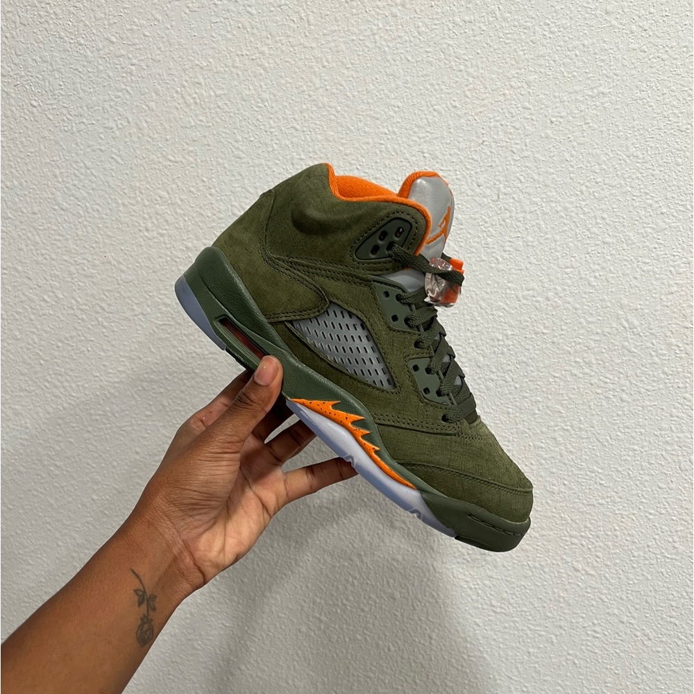5.5Y OG Olive Jordan 5’s